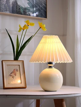 Kroku galda lampa meitene guļamistabas gultas lampa ins retro dekoratīvās keramikas online slavenību Ziemeļvalstu kroku lampas
