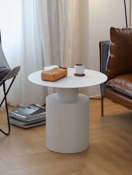 Kafijas galda, nelielā dzīvoklī, mūsdienu dzelzs tējas galda kopā, Ziemeļvalstu dzīvojamā istaba gaismas luksusa vienkārši apaļš kafijas galdiņš tabula